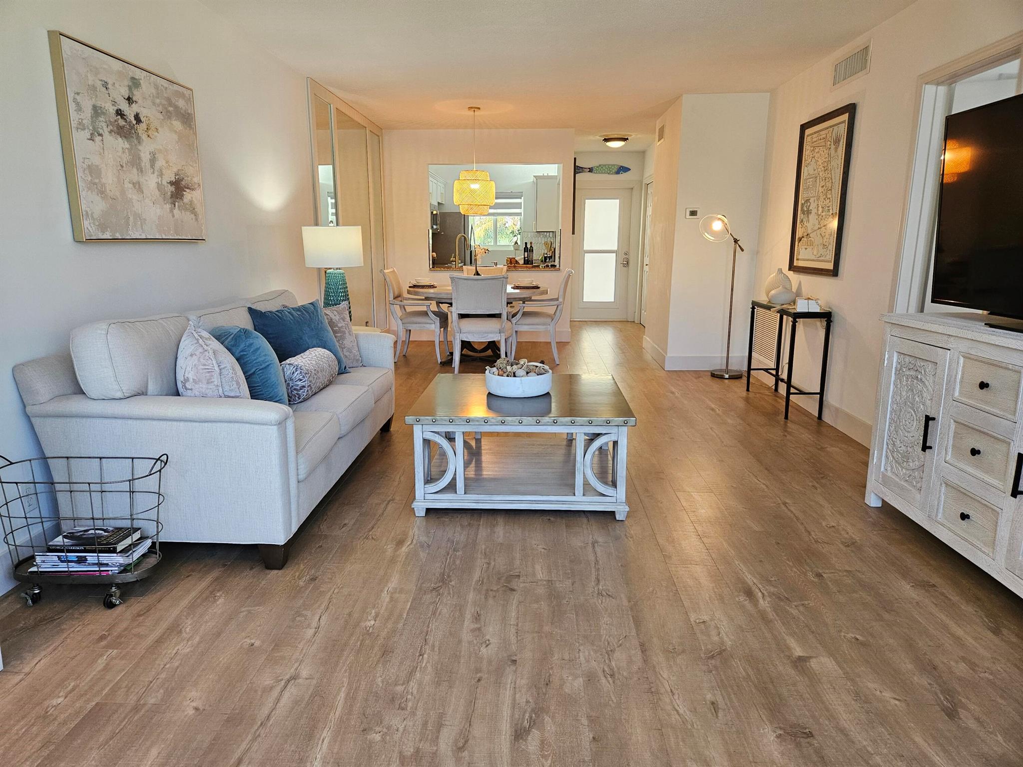 WELLINGTON ARMS CONDOS - Residential