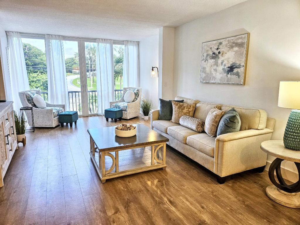 WELLINGTON ARMS CONDOS - Residential