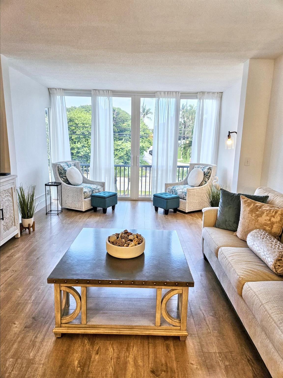 WELLINGTON ARMS CONDOS - Residential