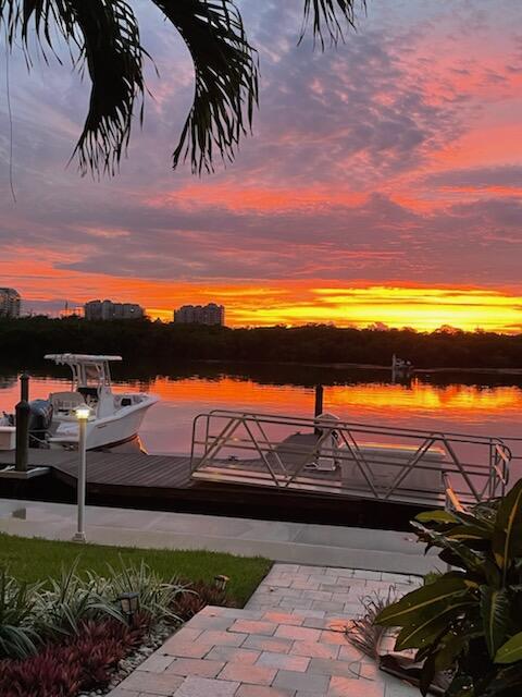 WELLINGTON ARMS CONDOS - Residential