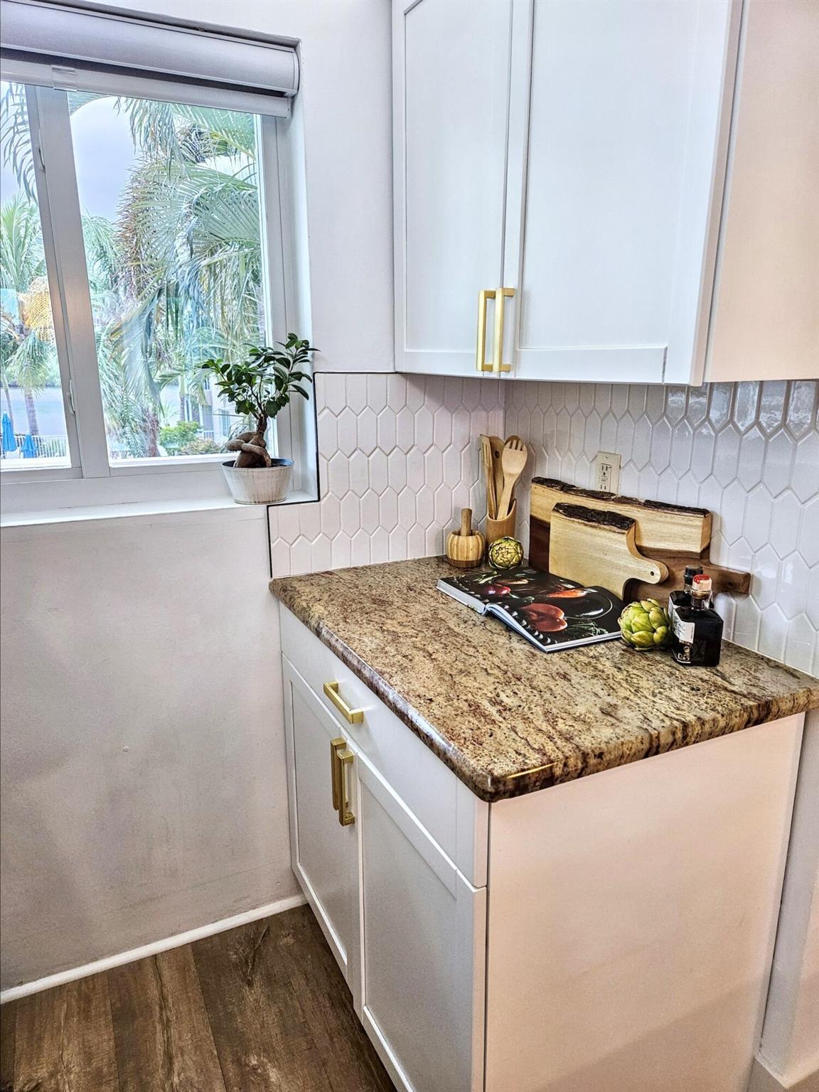 WELLINGTON ARMS CONDOS - Residential