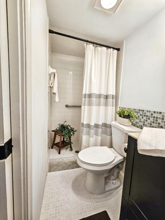 WELLINGTON ARMS CONDOS - Residential