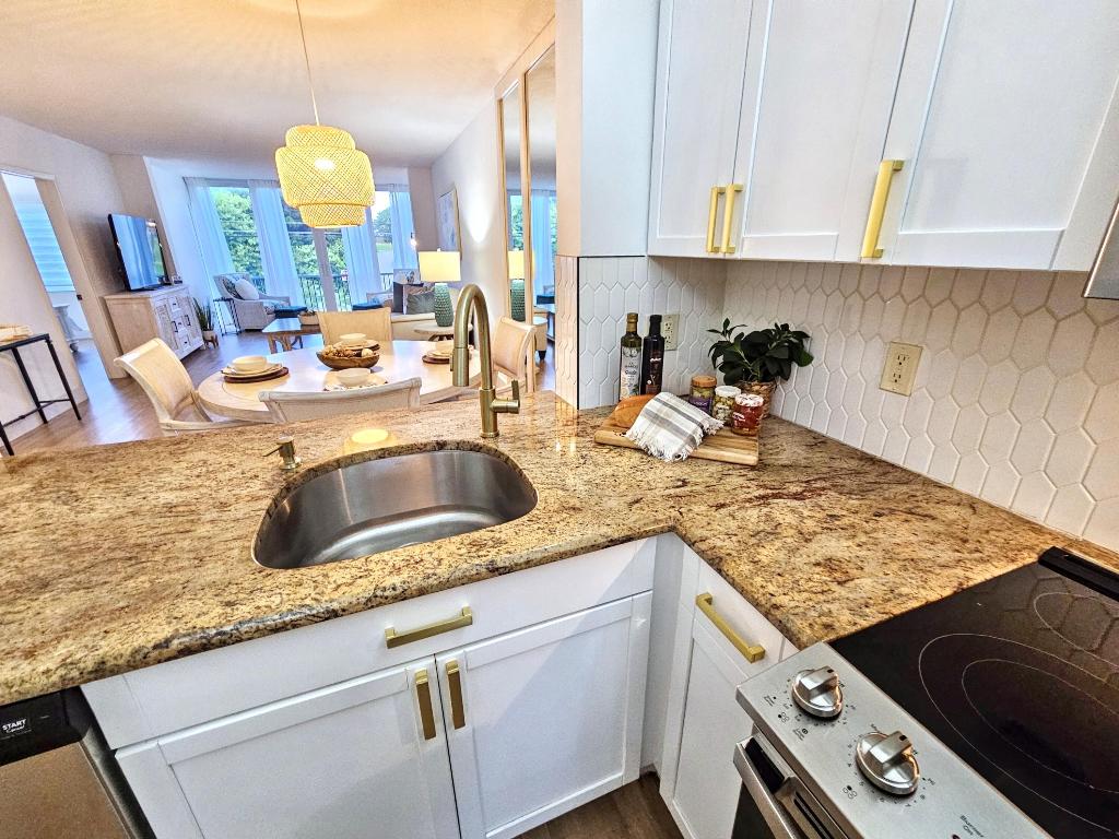 WELLINGTON ARMS CONDOS - Residential