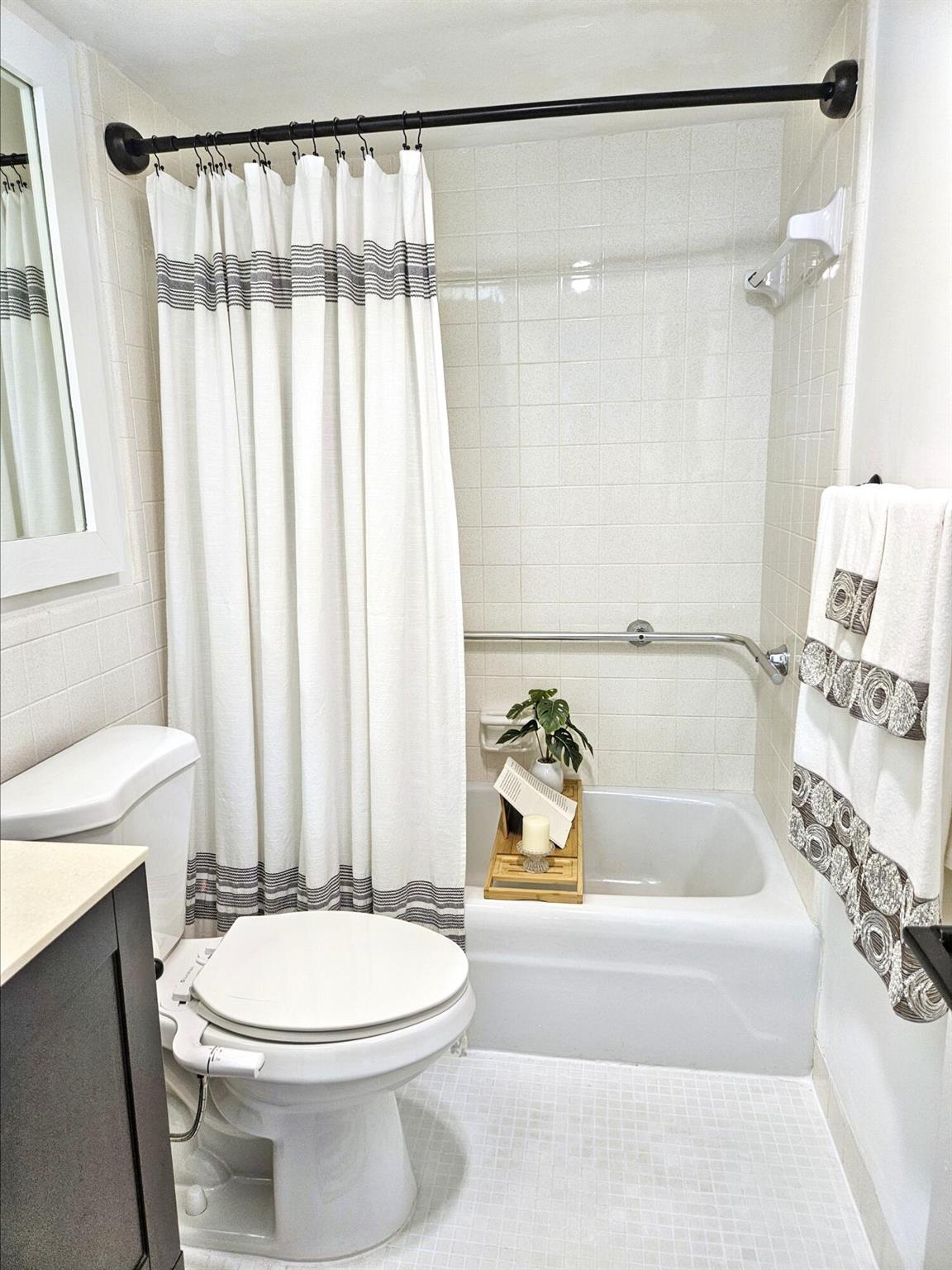 WELLINGTON ARMS CONDOS - Residential