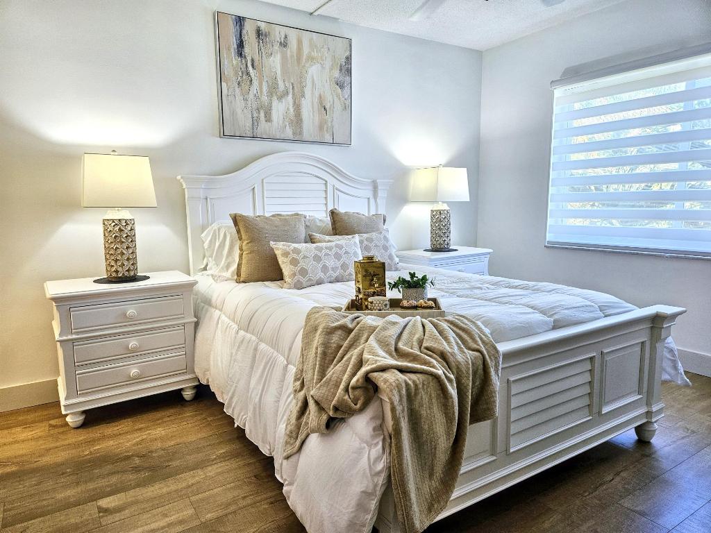 WELLINGTON ARMS CONDOS - Residential