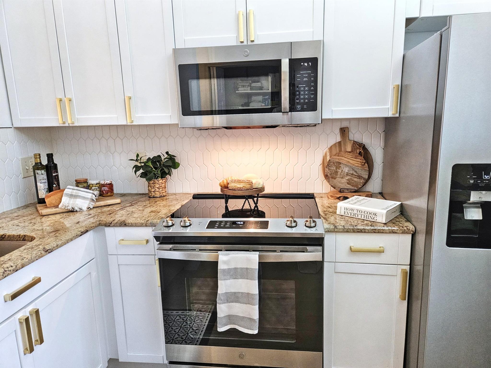 WELLINGTON ARMS CONDOS - Residential