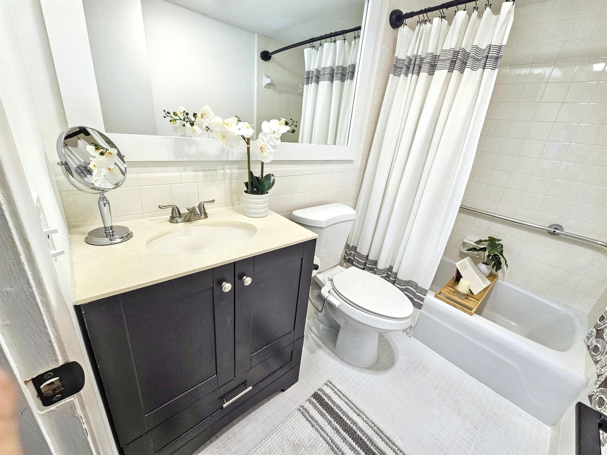 WELLINGTON ARMS CONDOS - Residential