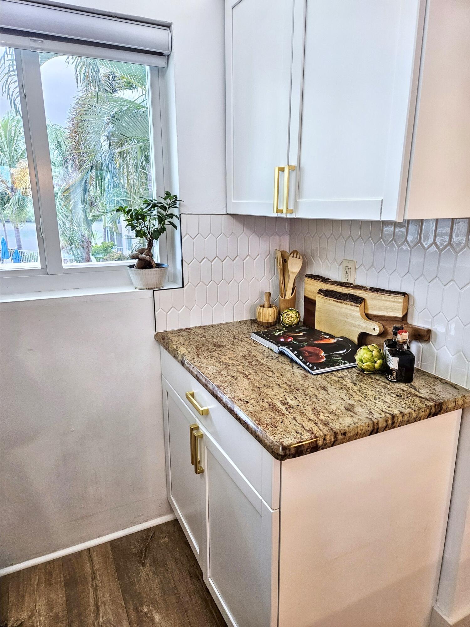 WELLINGTON ARMS CONDOS - Residential