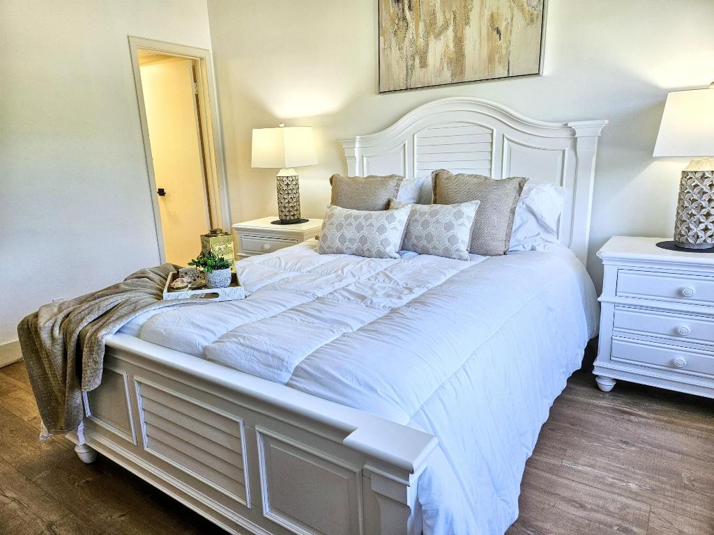 WELLINGTON ARMS CONDOS - Residential