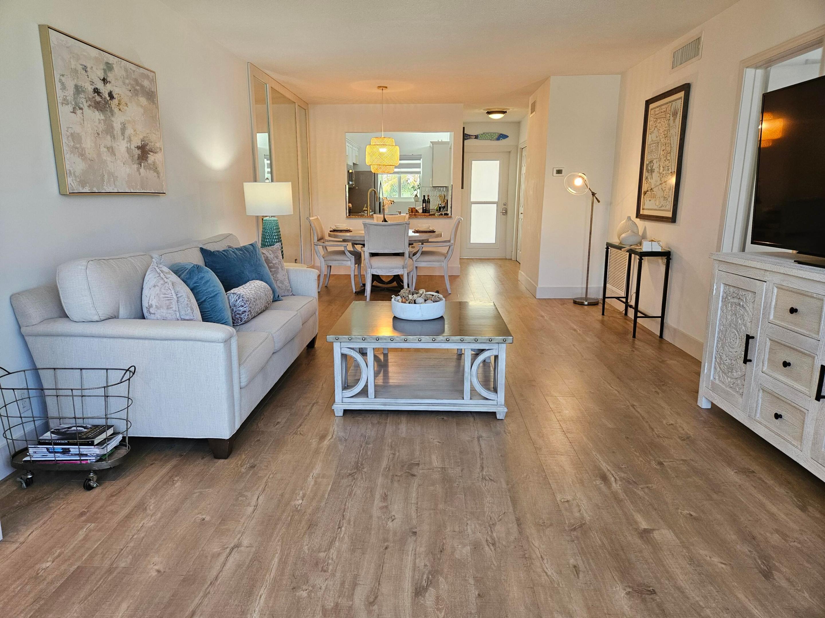 WELLINGTON ARMS CONDOS - Residential