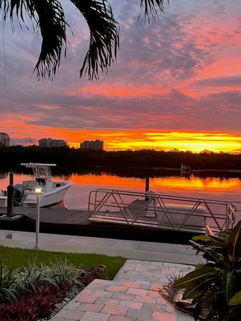 WELLINGTON ARMS CONDOS - Residential