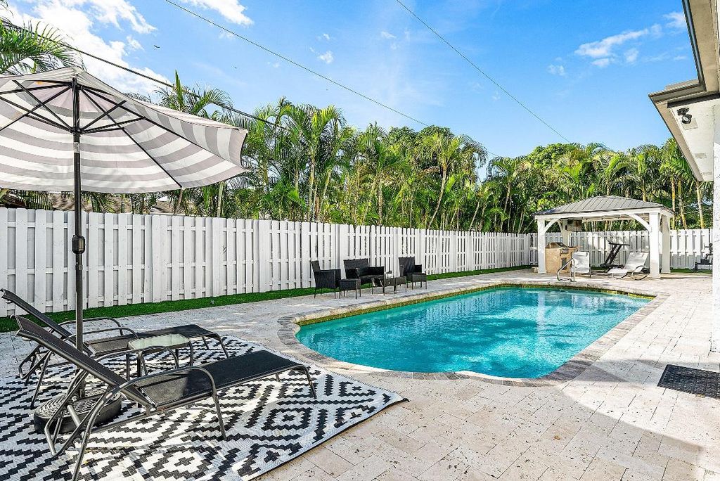Photo of 124 Oregon Lane, Boca Raton, FL 33487 (MLS # R11142233)