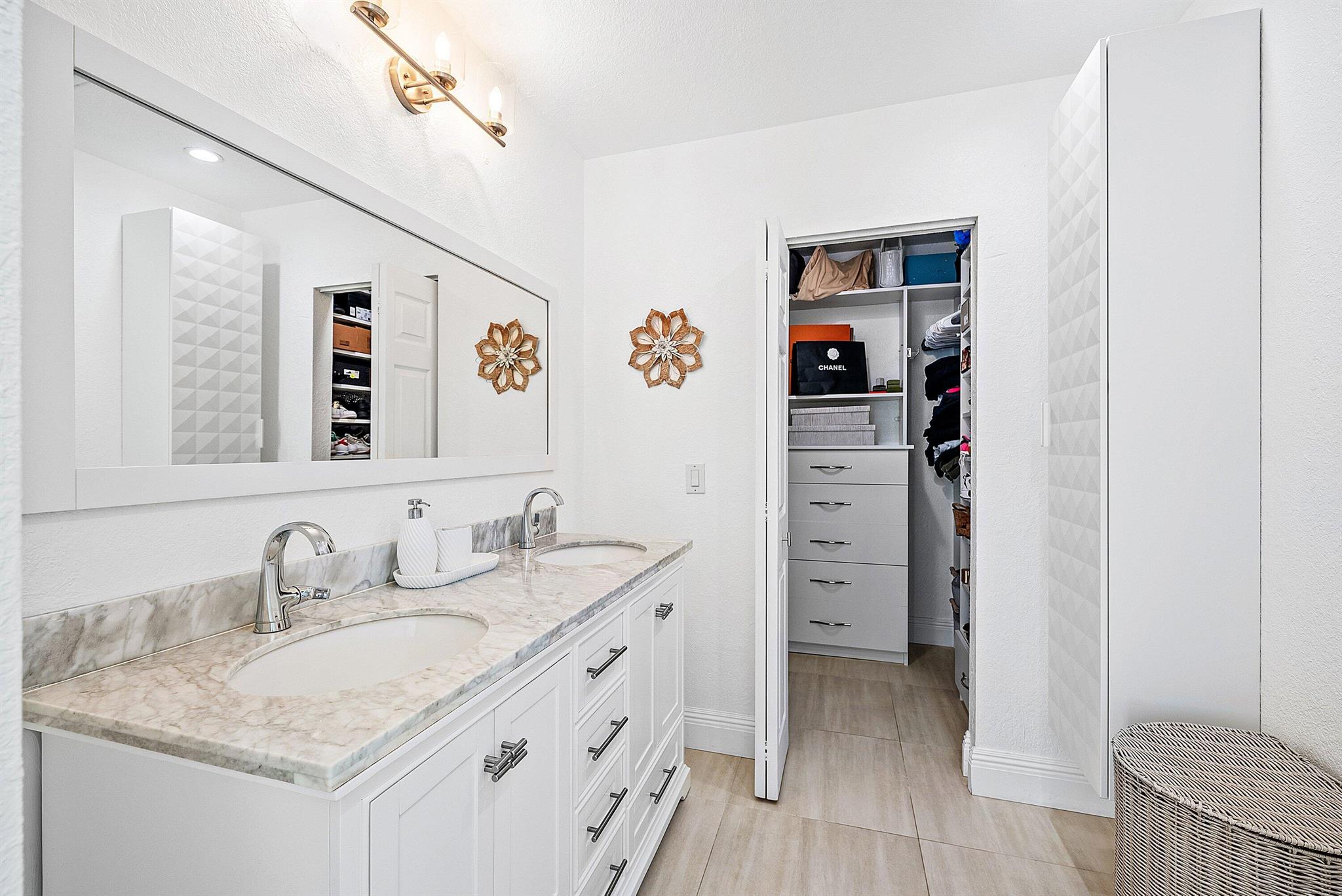 HIDDEN VALLEY SEC 2 - Residential Lease