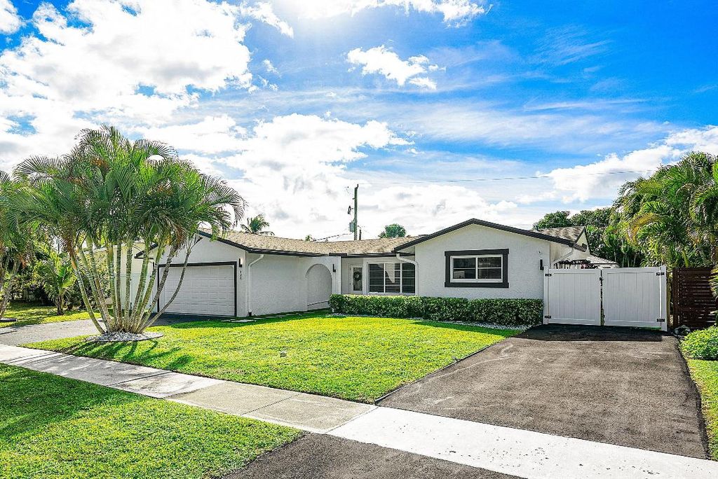 Photo of 124 Oregon Lane, Boca Raton, FL 33487 (MLS # R11142233)