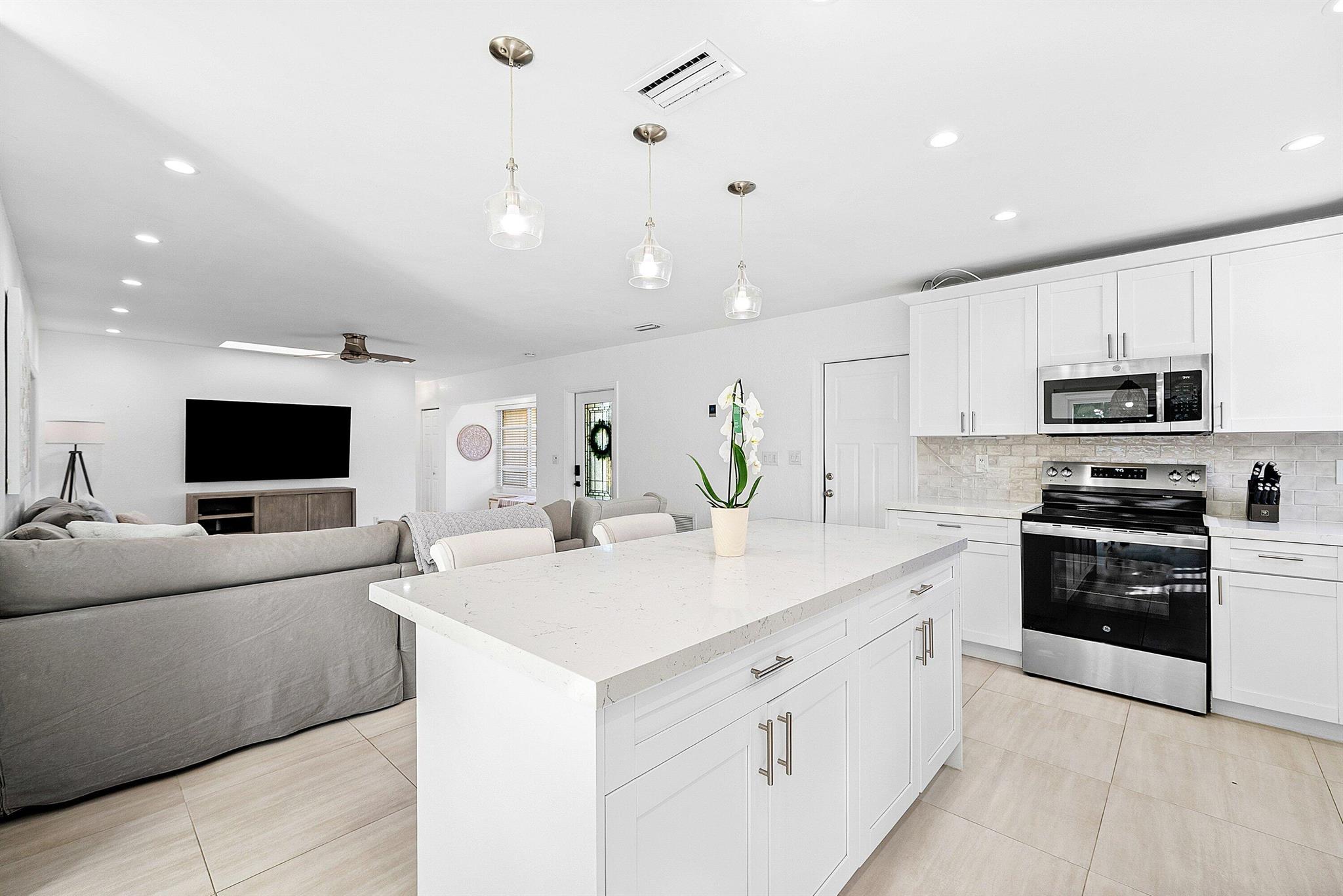 HIDDEN VALLEY SEC 2 - Residential Lease