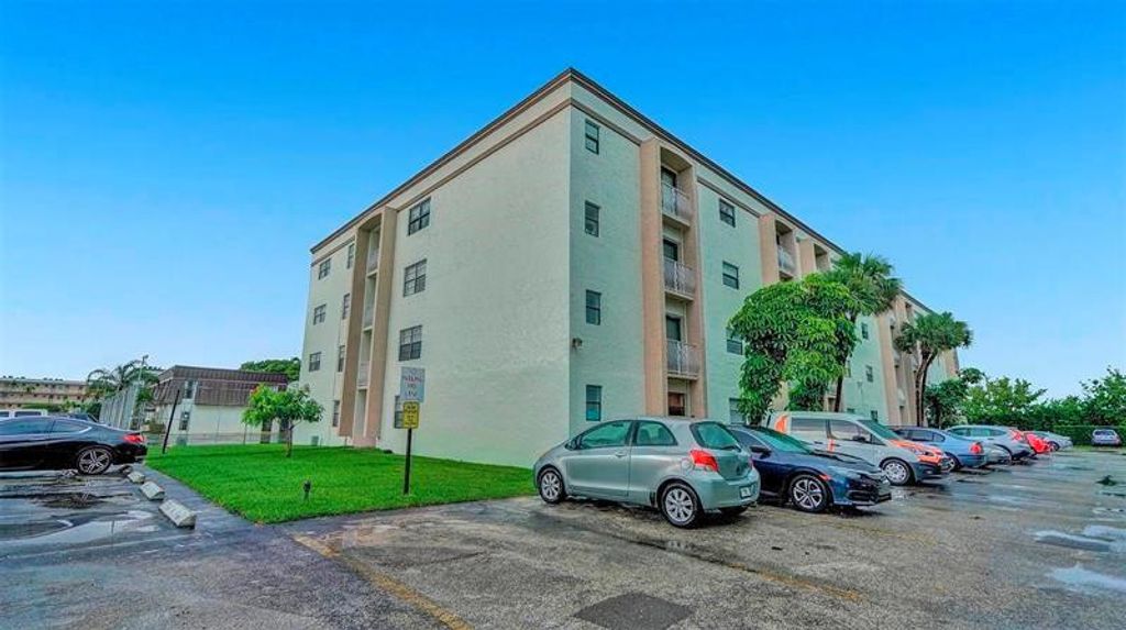 Photo of 500 NE 2nd Street #425, Dania Beach, FL 33004 (MLS # F10551660)