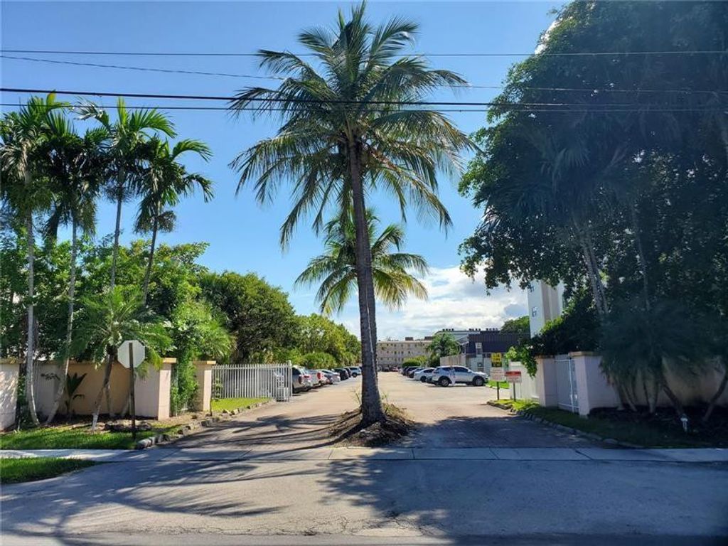 Photo of 500 NE 2nd Street #425, Dania Beach, FL 33004 (MLS # F10551660)