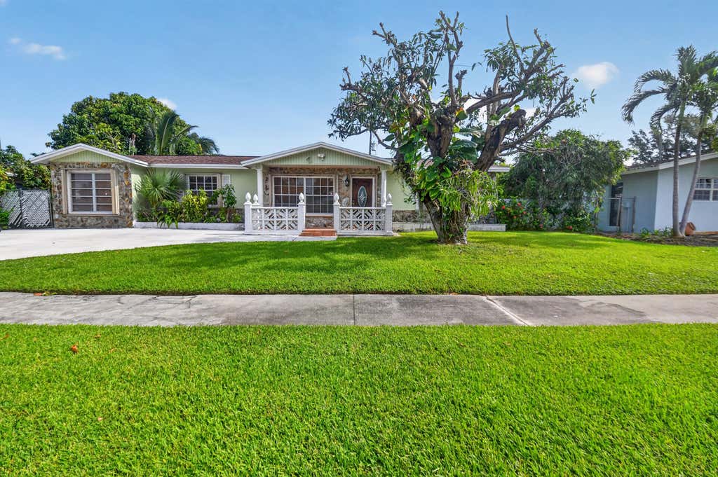 Photo of 1826 16TH Avenue N, Lake Worth Beach, FL 33460 (MLS # B26059888)