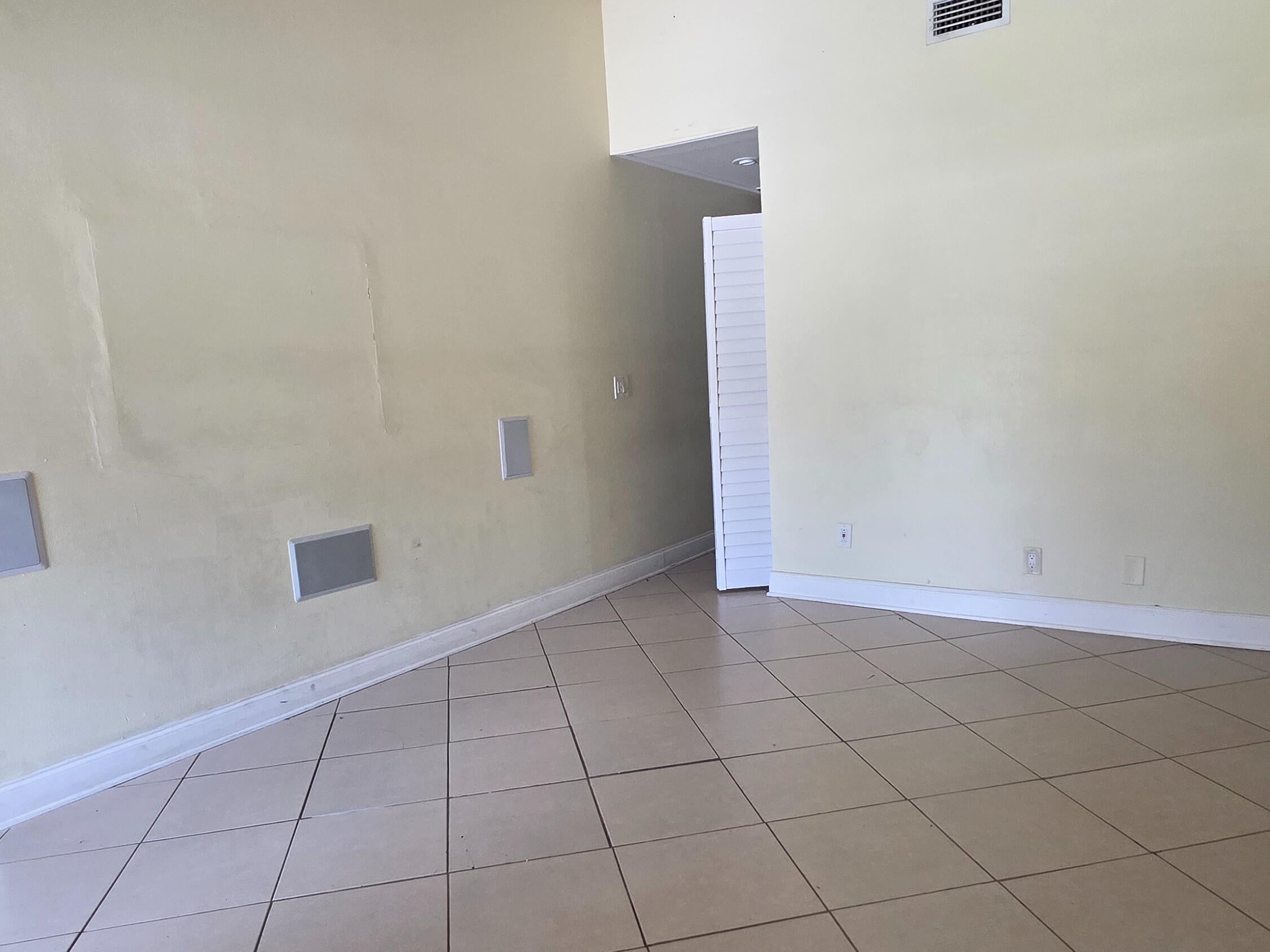 3774 MIL LAKE Court, Greenacres, FL, 33463/$289,900 2 3774 MIL LAKE Court