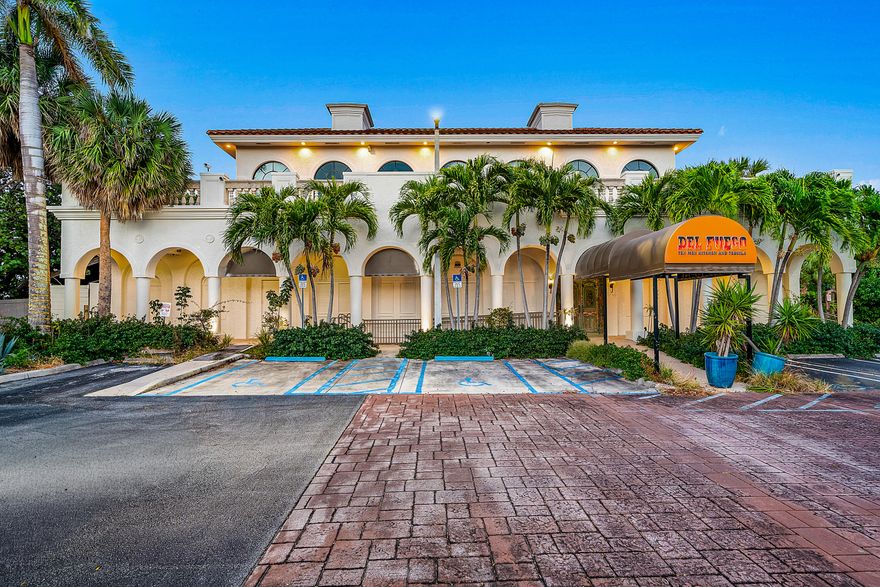 Free standing direct intracoastal restaurant in the Waterway Plaza located just two blocks from Ocean Blvd & directly on Atlantic Avenue.  One of only (2) waterfront restaurants in all of Delray Beach. Access to full liquor license available. Opportunity awaits for those with vision, a strong tourism market just off the main Avenue in booming East Delray Beach., Palm Beach County. Waterway Plaza is a condominium comprised of daytime businesses.  Inquire further for info brochure.