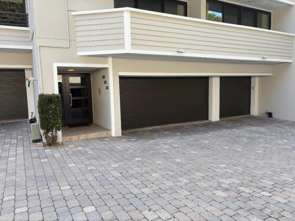 1170 Hillsboro Mile 302