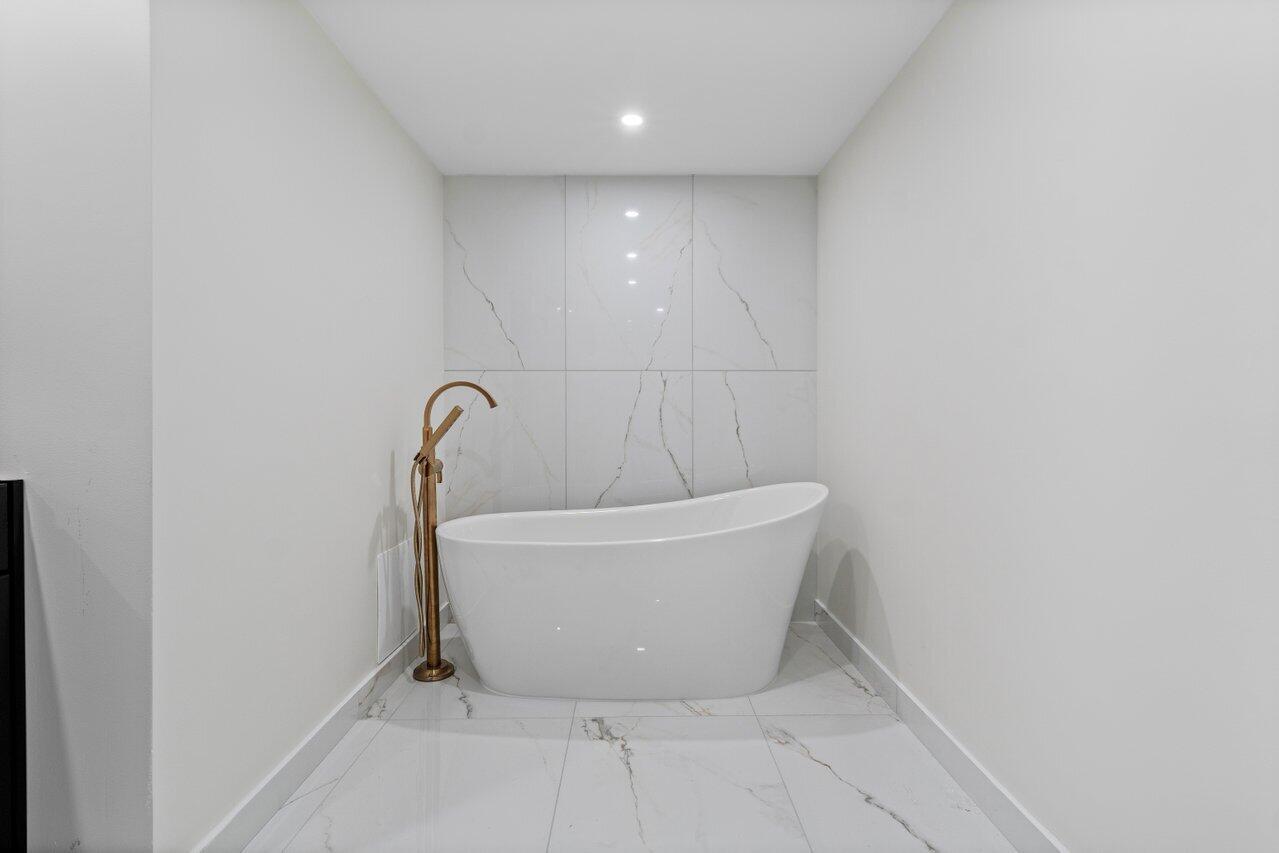 HARBORSIDE AT HILLSBORO B - Residential