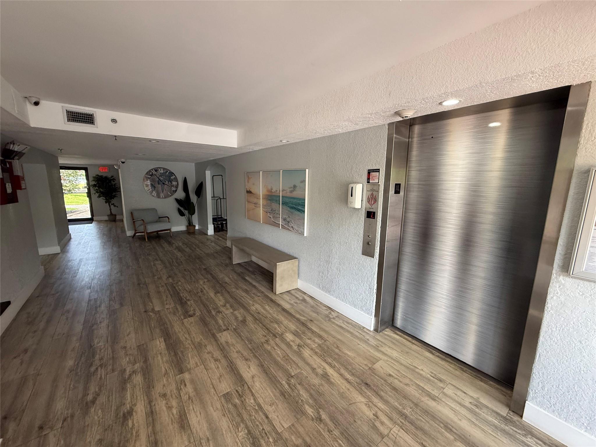 950 Egret Cir