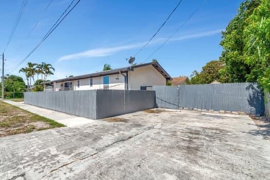 LAKE BOYNTON ESTATES 1 - Residential