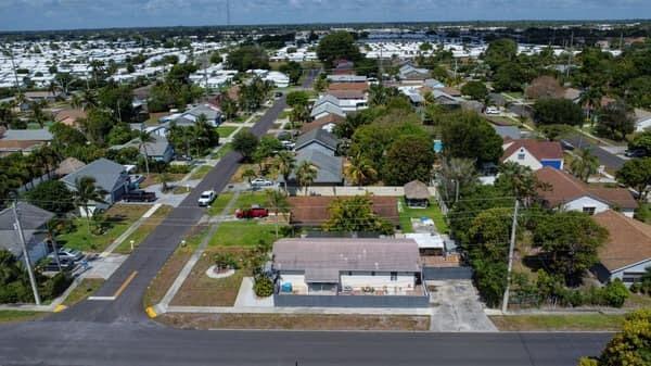 LAKE BOYNTON ESTATES 1 - Residential