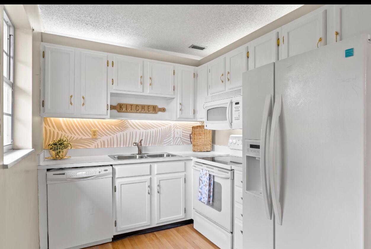 VISTA DEL LAGO CONDO - Residential