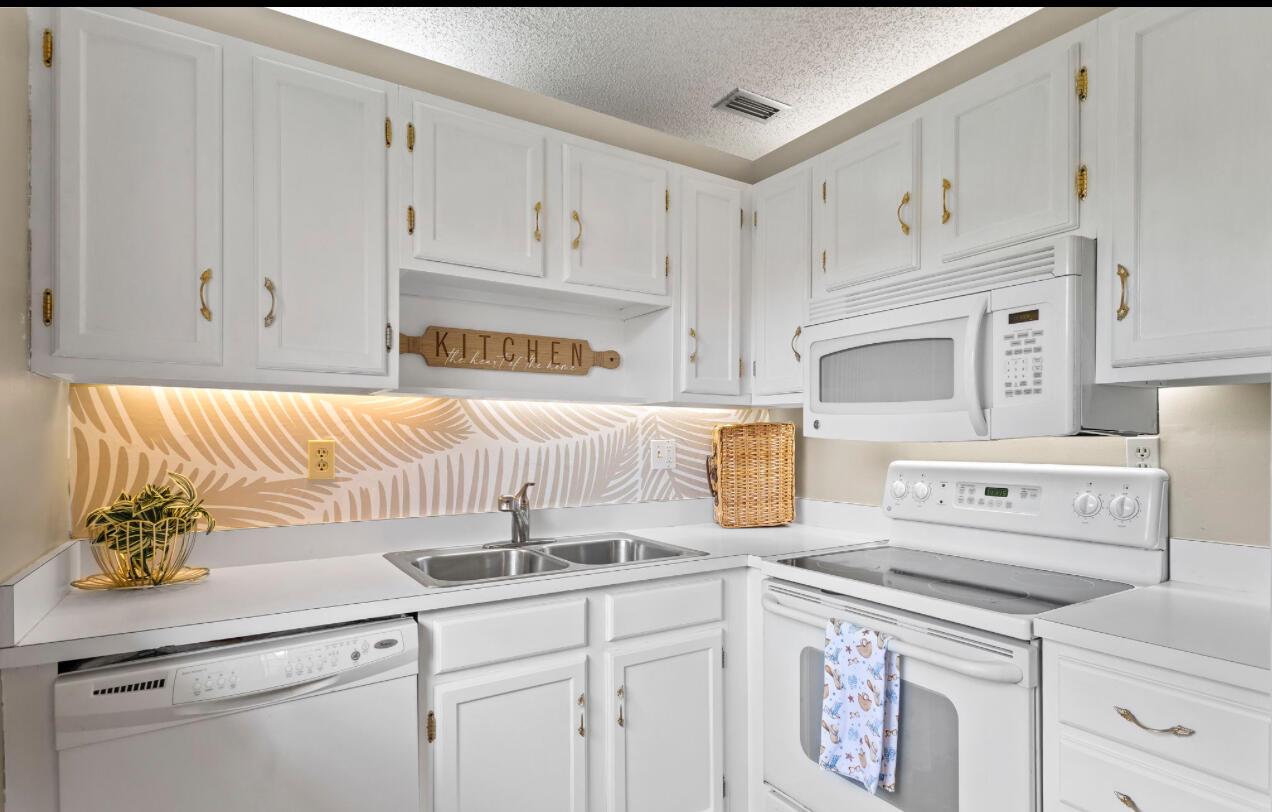 VISTA DEL LAGO CONDO - Residential