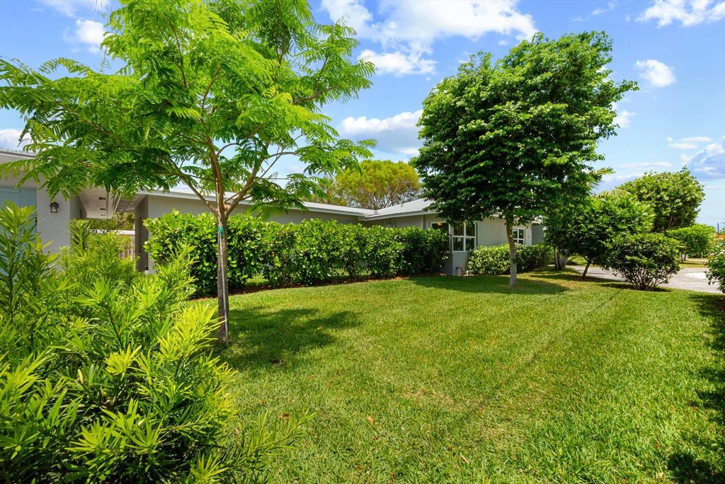 Photo of 206 SE Balboa Avenue, Stuart, FL 34994 (MLS # R11086113)