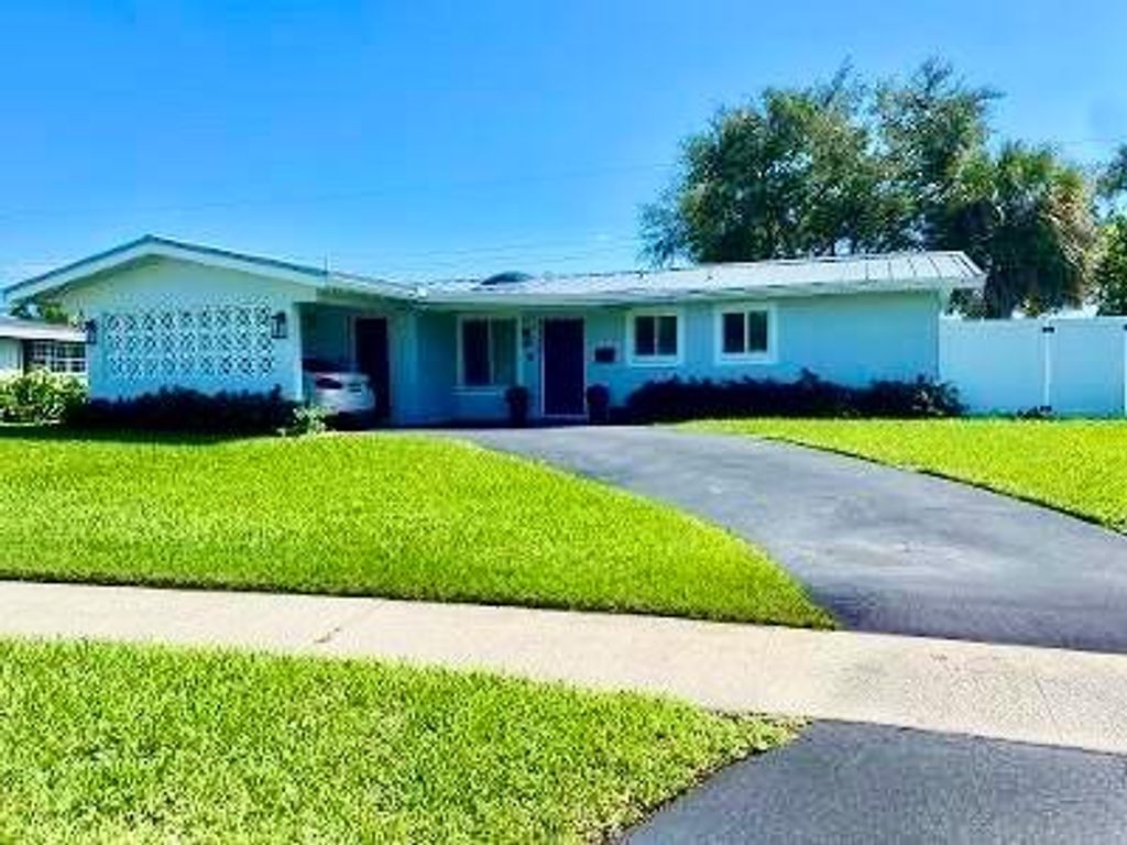 Photo of 820 SW 2nd Street, Boca Raton, FL 33486 (MLS # R10954281)