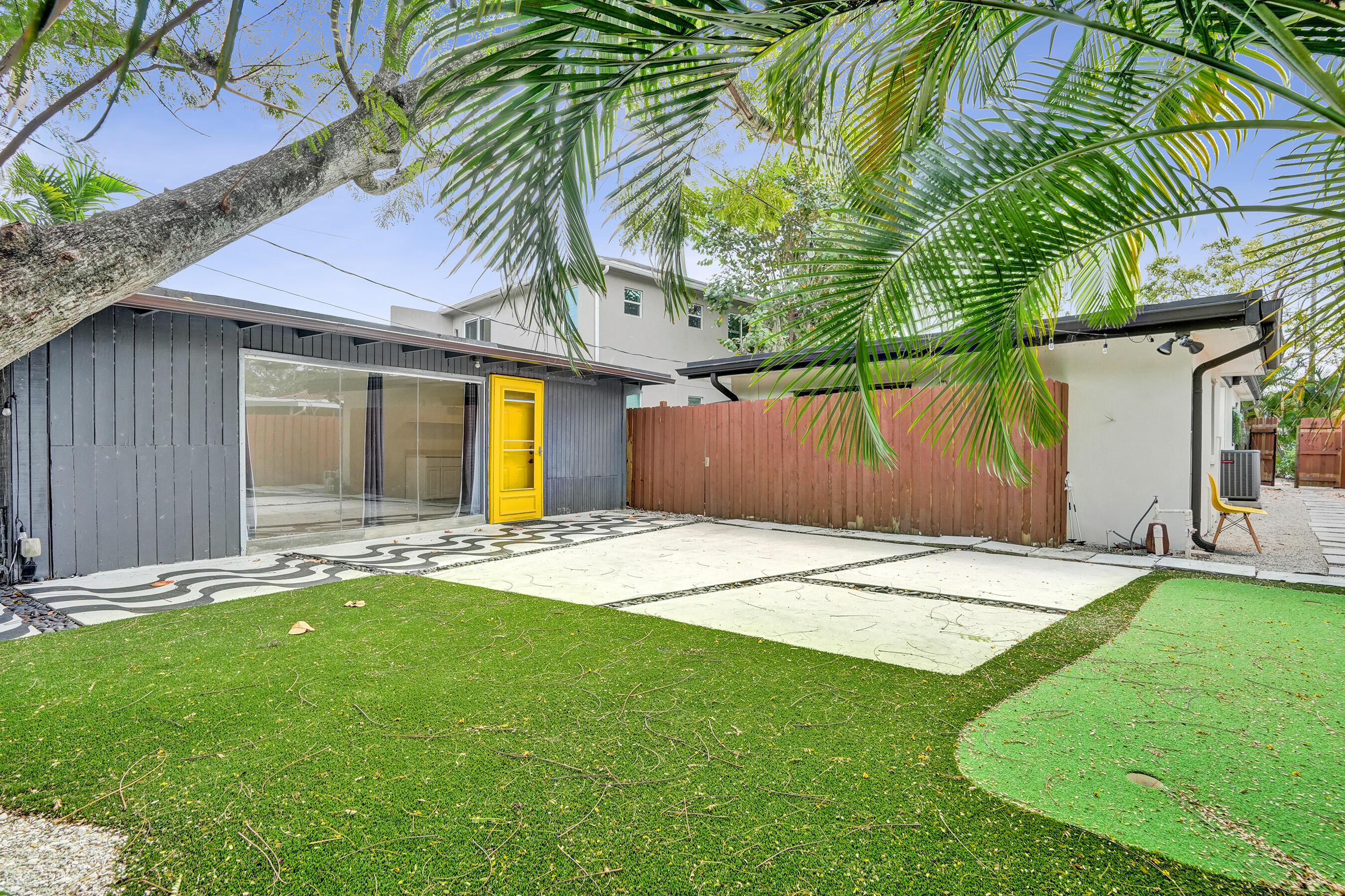 LAUDERDALE PINES - Residential Lease