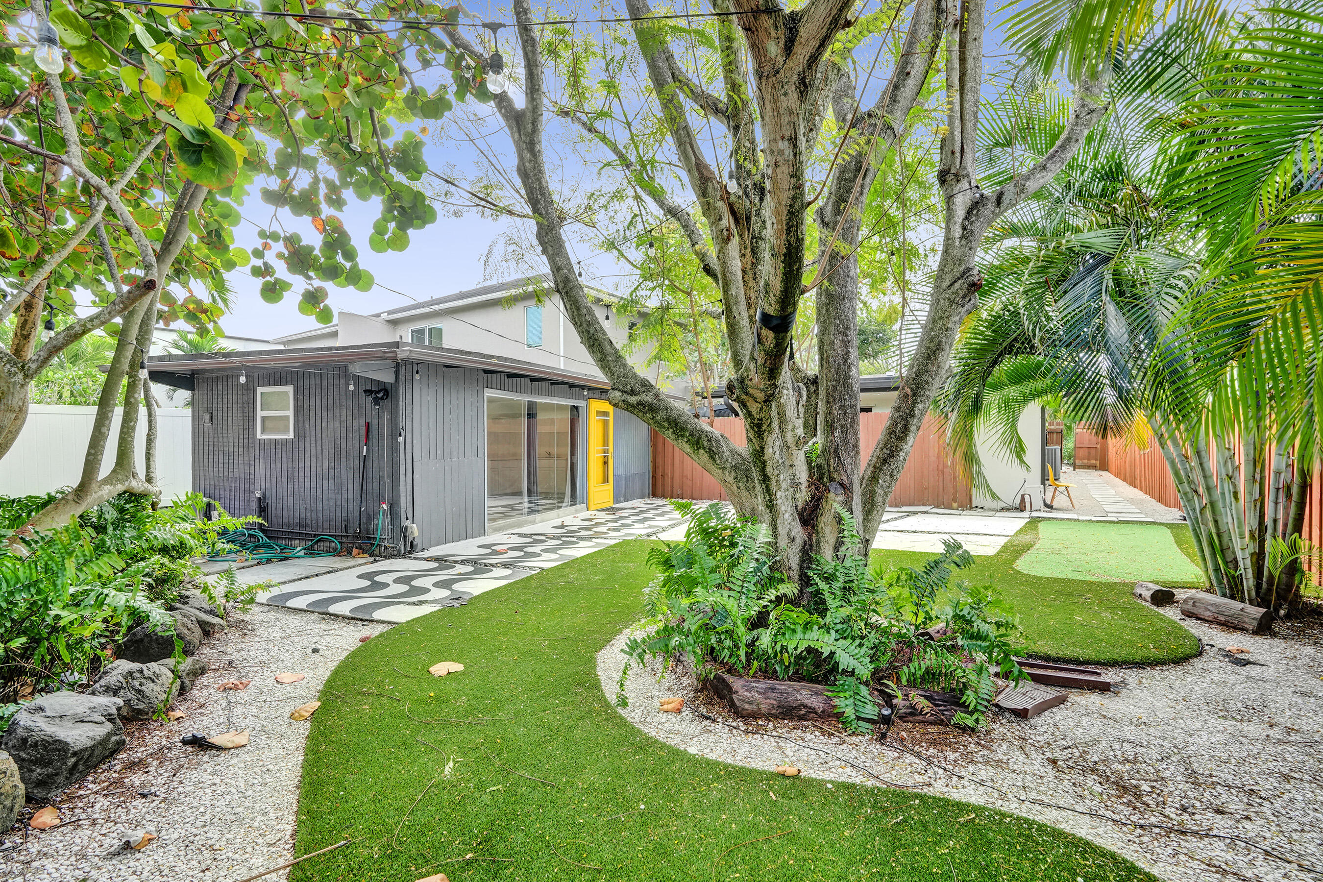 LAUDERDALE PINES - Residential Lease