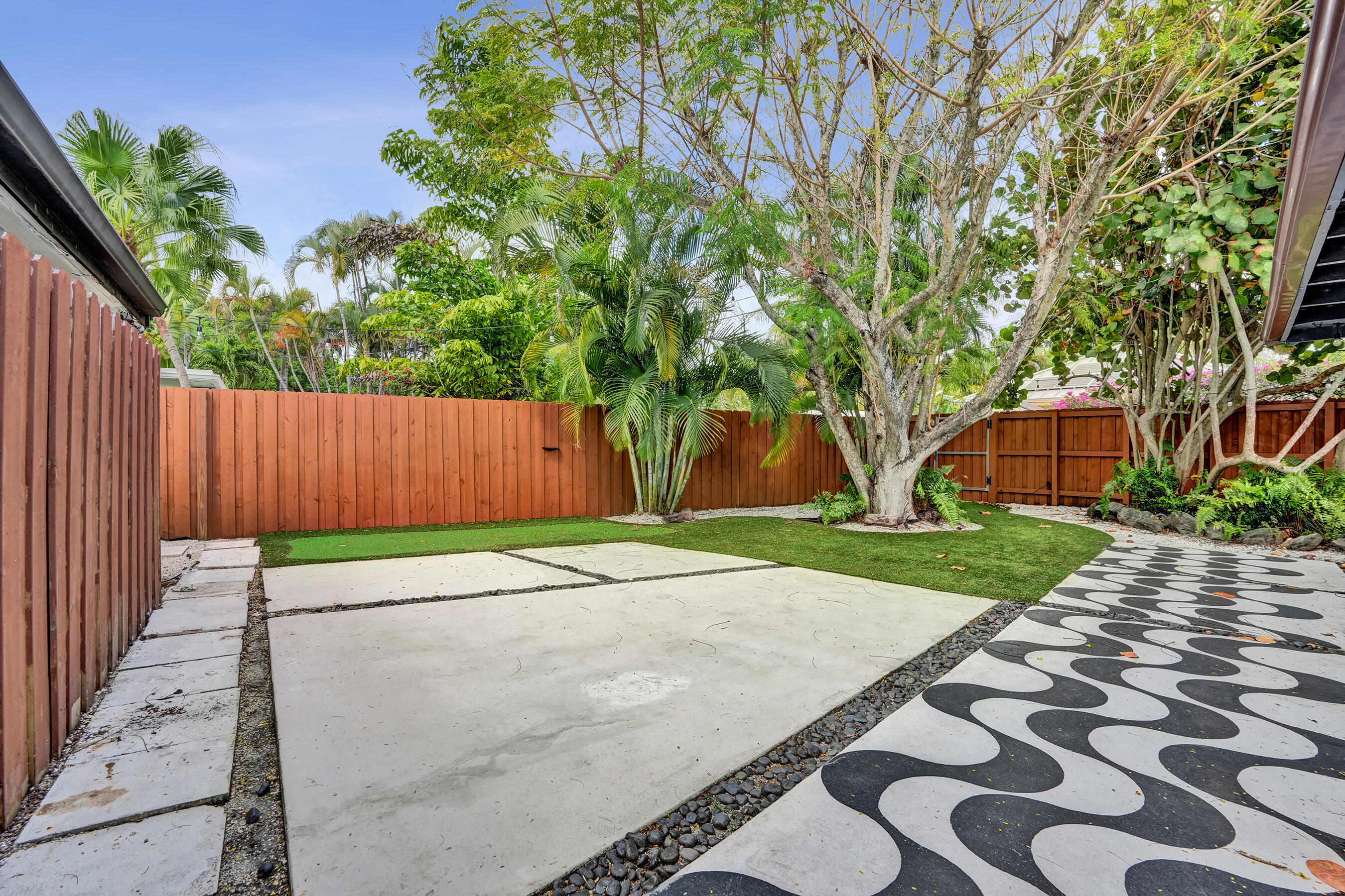 LAUDERDALE PINES - Residential Lease