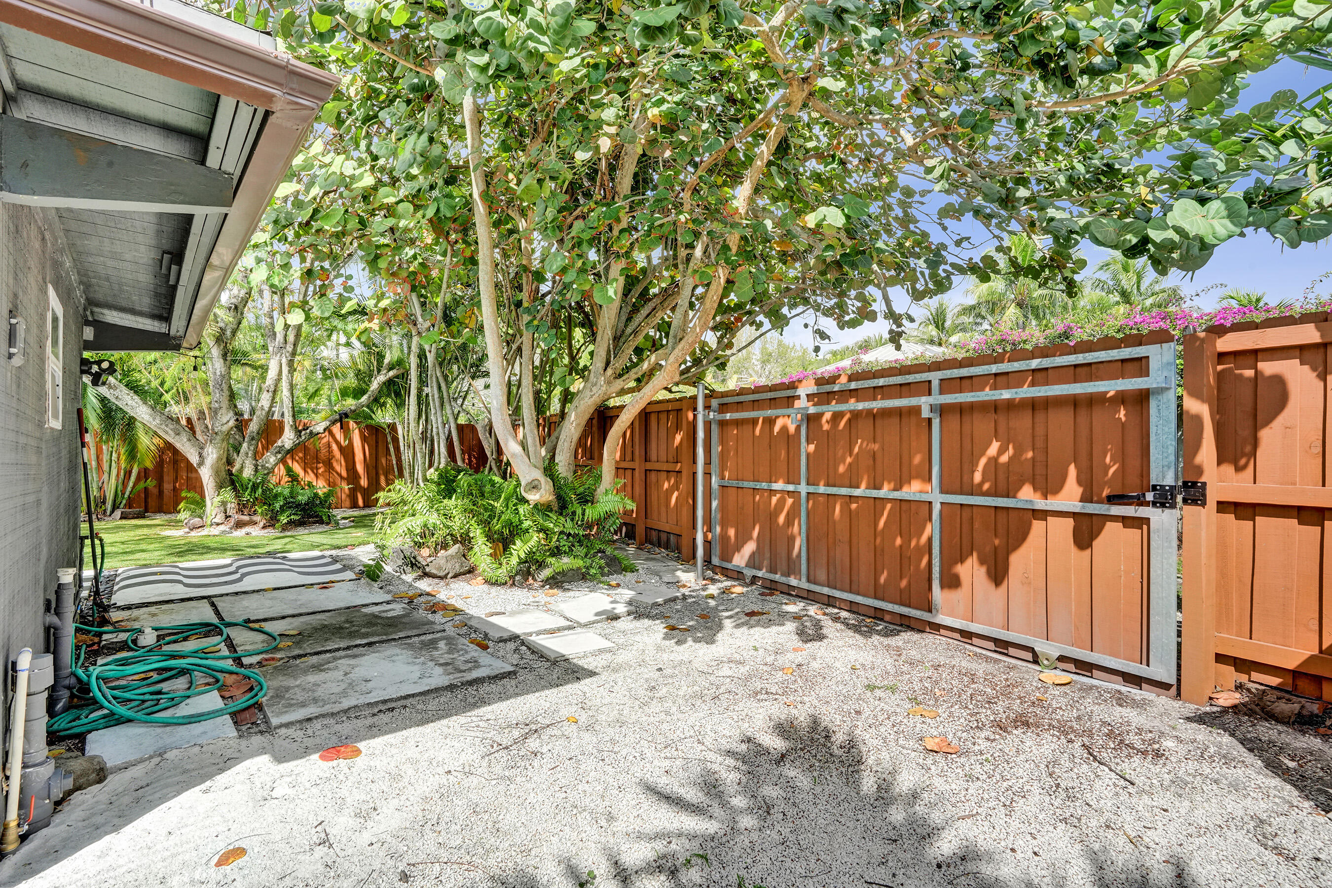 LAUDERDALE PINES - Residential Lease