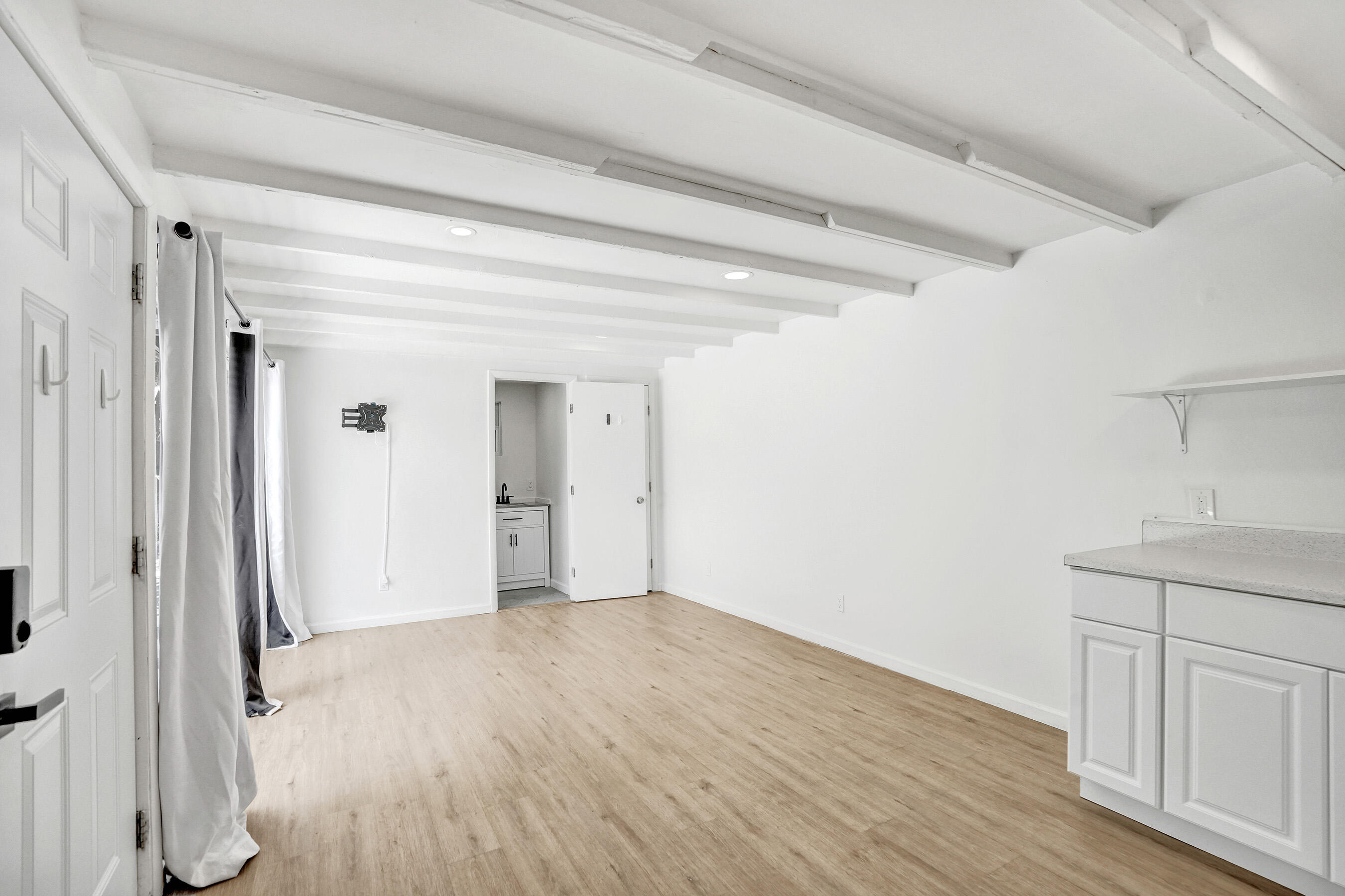 LAUDERDALE PINES - Residential Lease