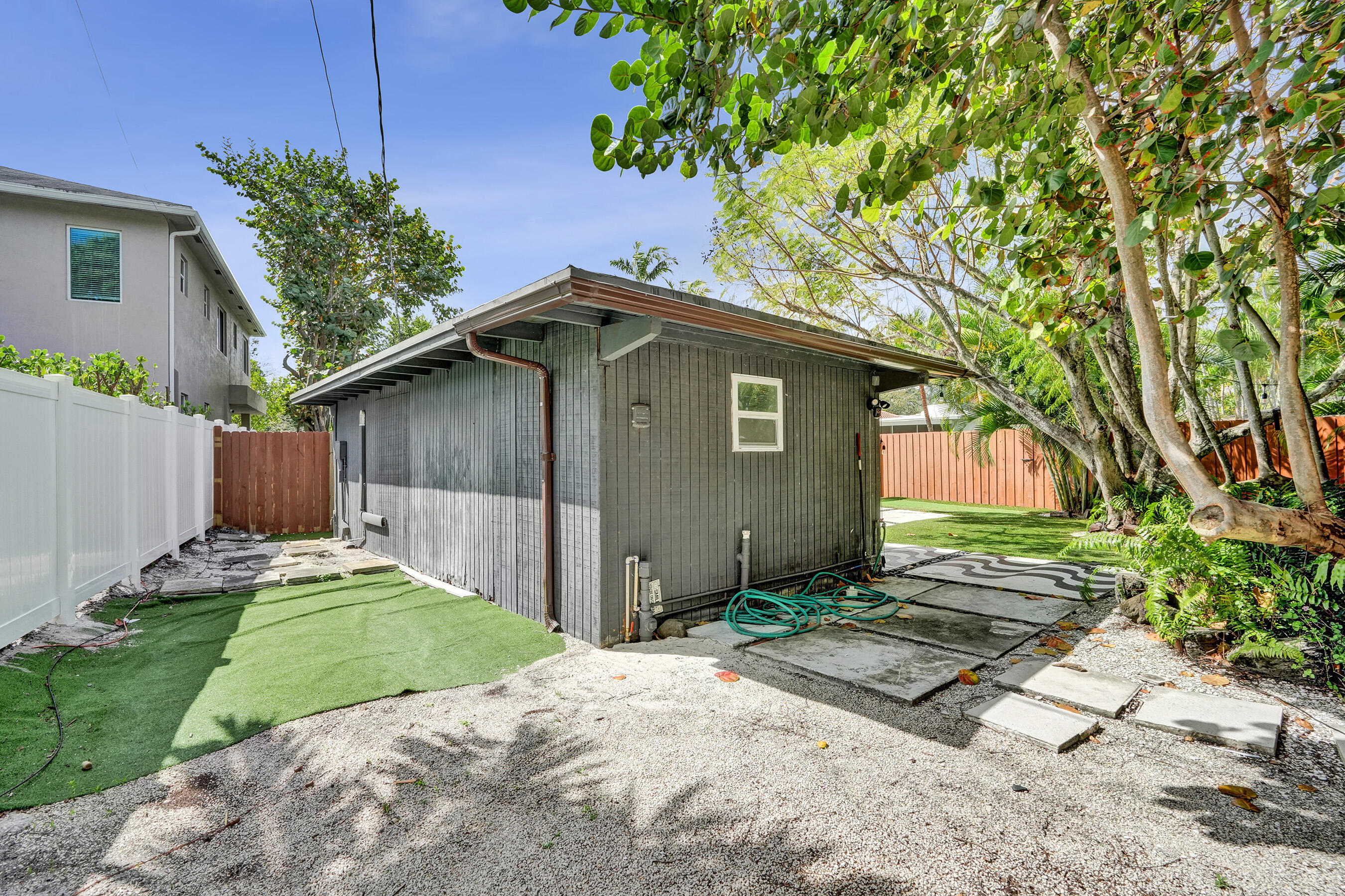 LAUDERDALE PINES - Residential Lease