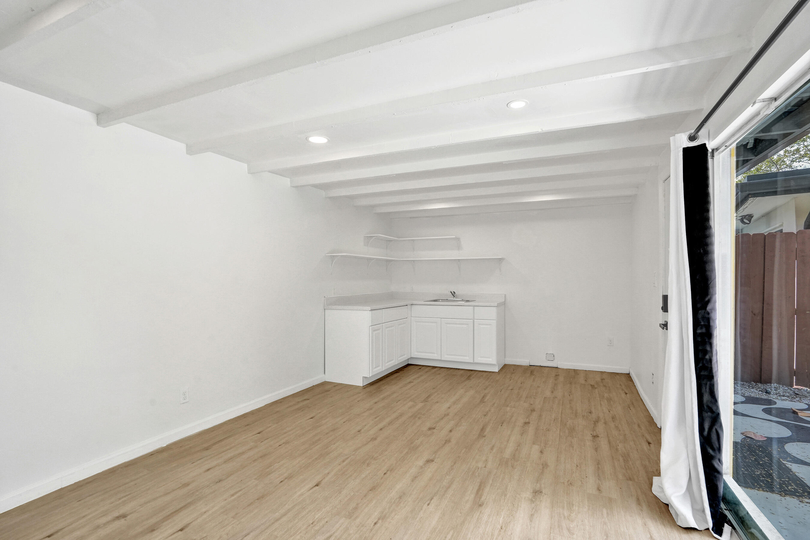 LAUDERDALE PINES - Residential Lease