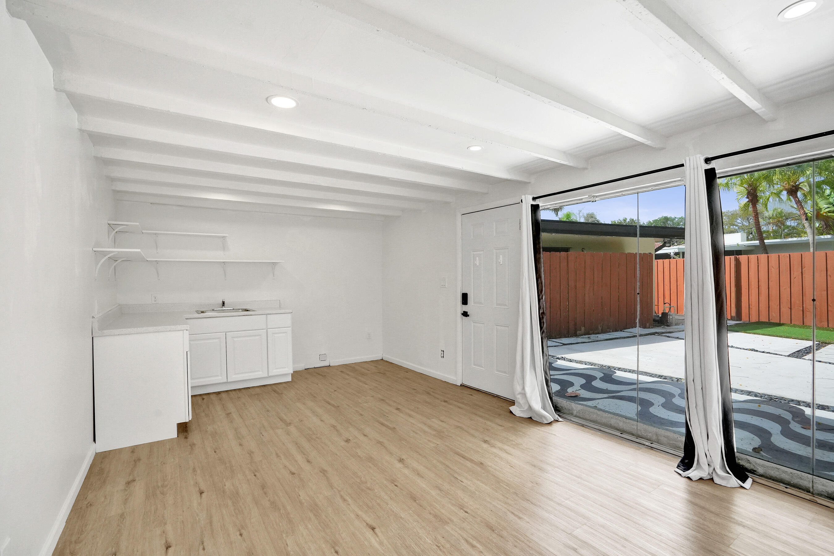 LAUDERDALE PINES - Residential Lease