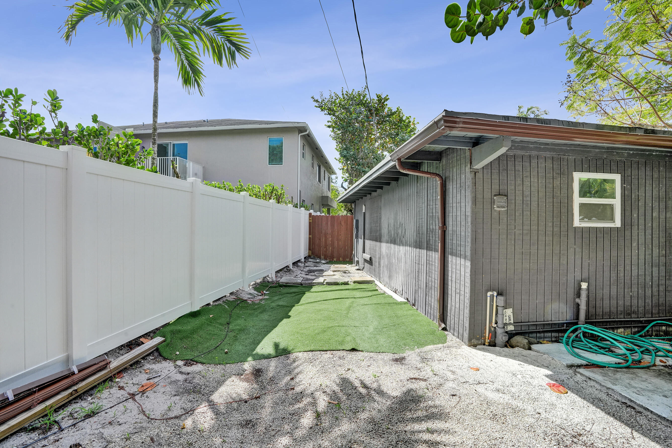 LAUDERDALE PINES - Residential Lease