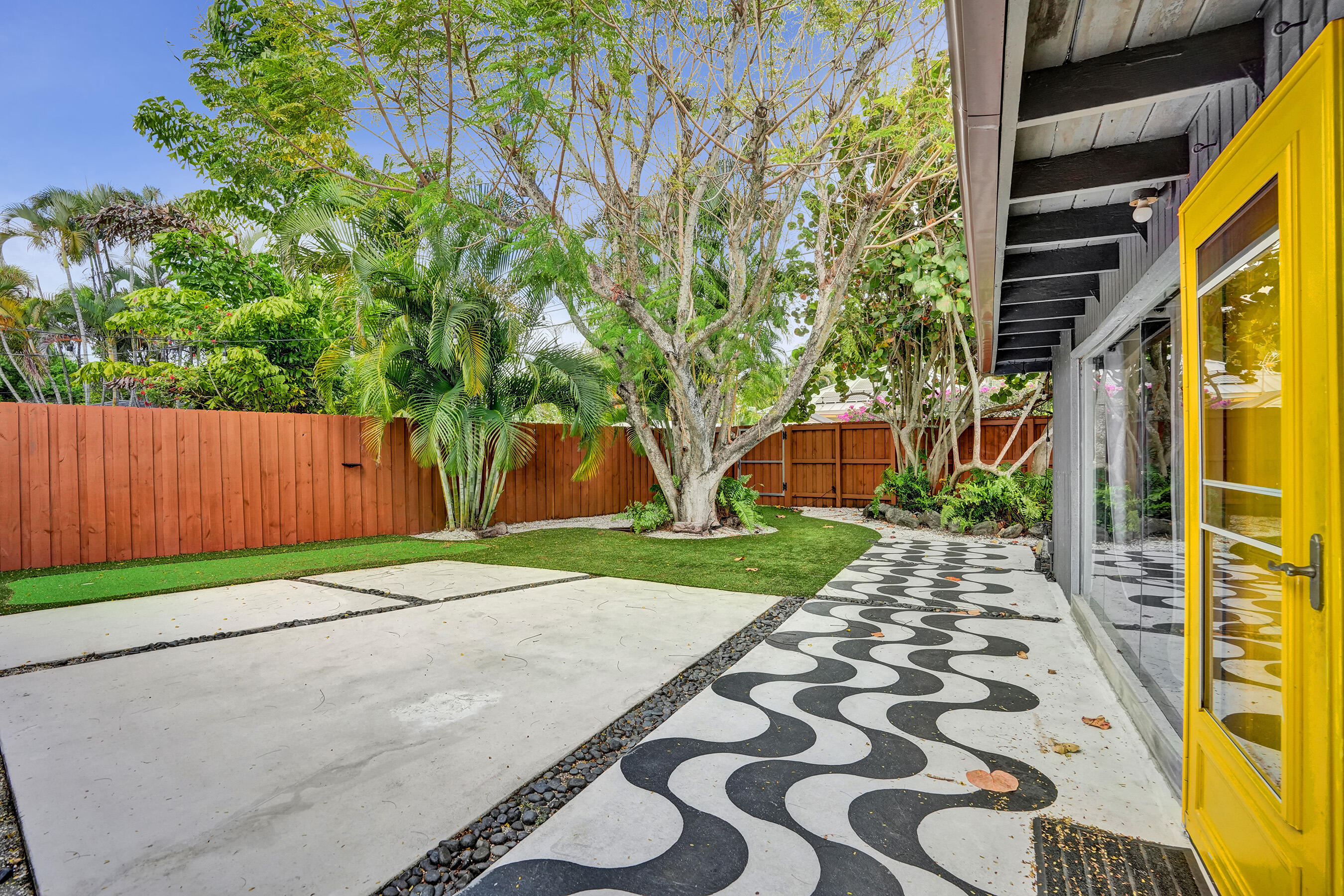 LAUDERDALE PINES - Residential Lease