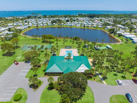 A home in Barefoot Bay