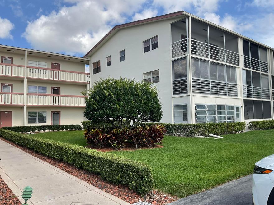 Charming 1 bedroom condo in the desirable Century Village in Boca Raton!!  This unit offers a great opportunity for renovation and customization that will match your desired design!! Generous bedroom with screened in porch overlooking lush greenery and lake.  Ideal for buyers looking to create their own seasonal getaway or year-round residence. Enjoy all the amenities Century Village has to offer, including Pools Clubhouse fitness center tennis courts transportation services and an active social life. Conveniently located near shopping, restaurants and Beaches Being SOLD AS-IS