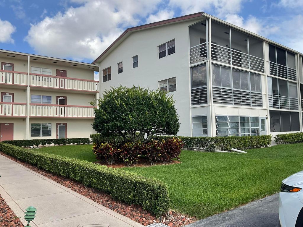 Photo of 189 E Preston Way, Boca Raton, FL 33434 (MLS # B26032697)