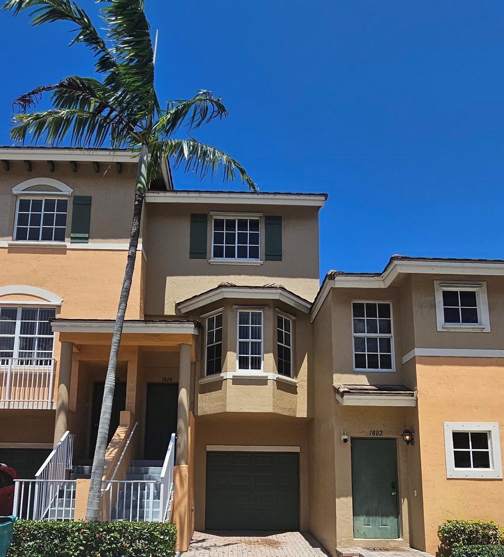 Photo of 1835 NE 5th Street #1505, Boynton Beach, FL 33435 (MLS # R10912585)