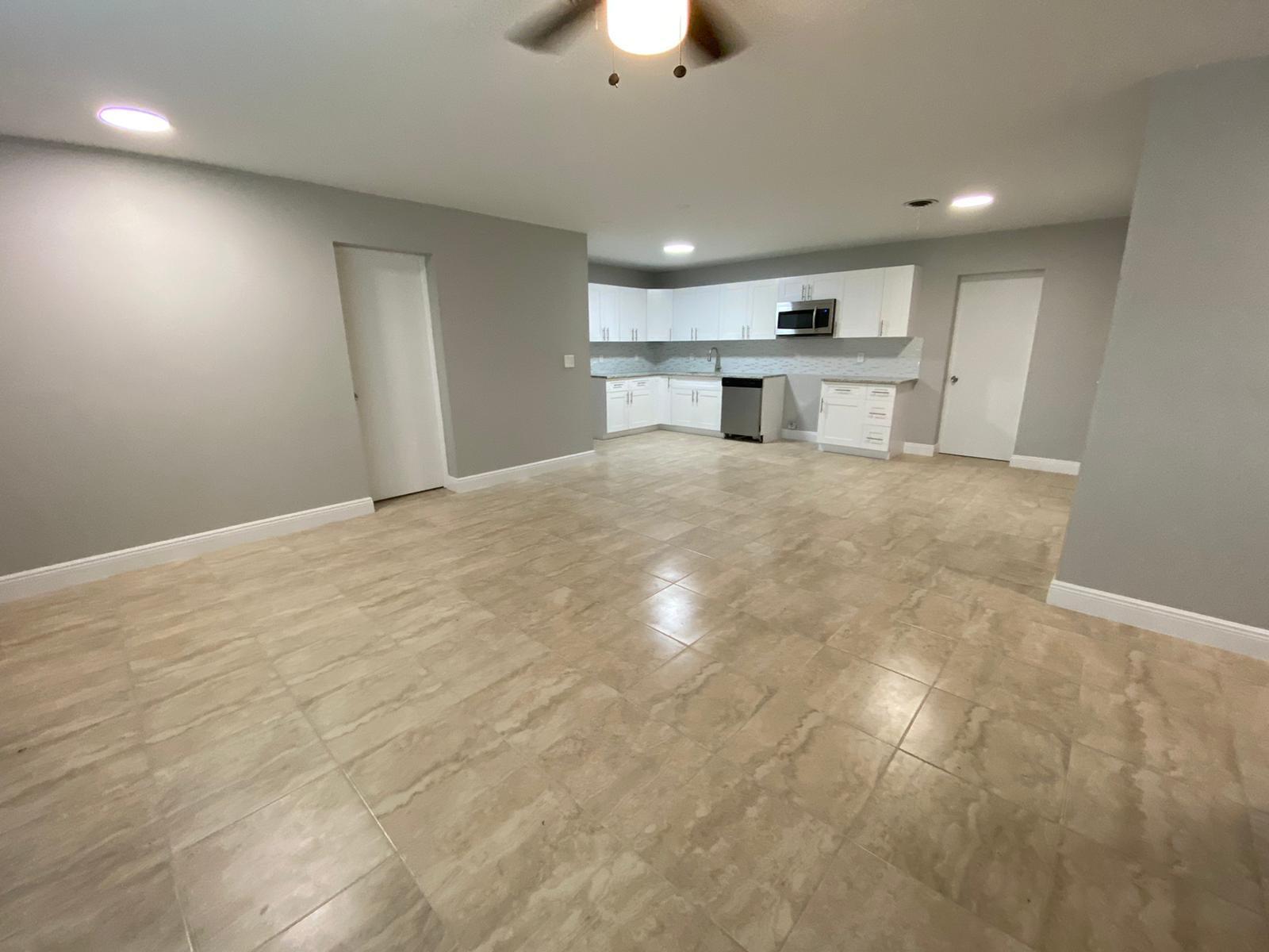 811 SW 12 Court