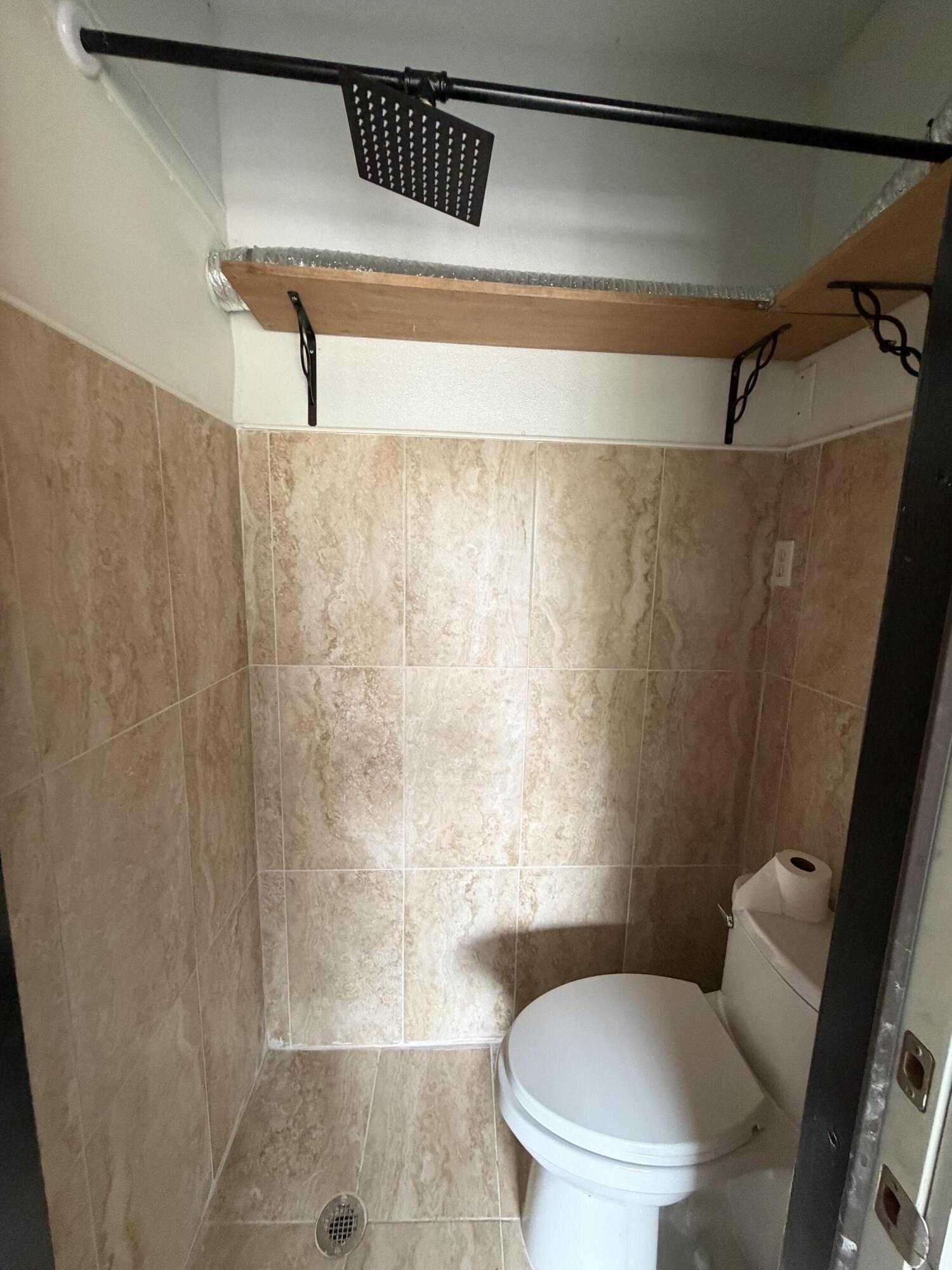 WHISPERING PALMS 3 - Residential