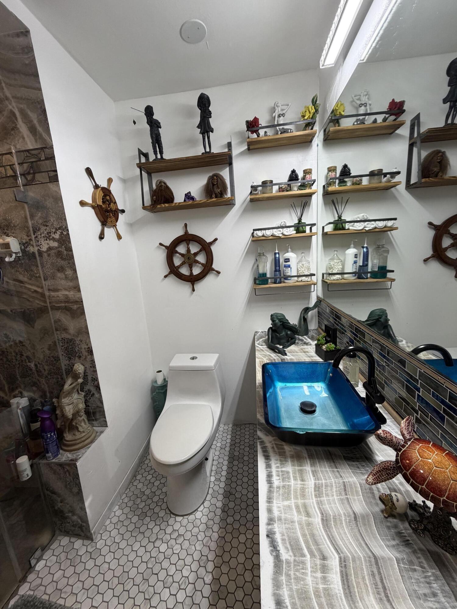 WHISPERING PALMS 3 - Residential